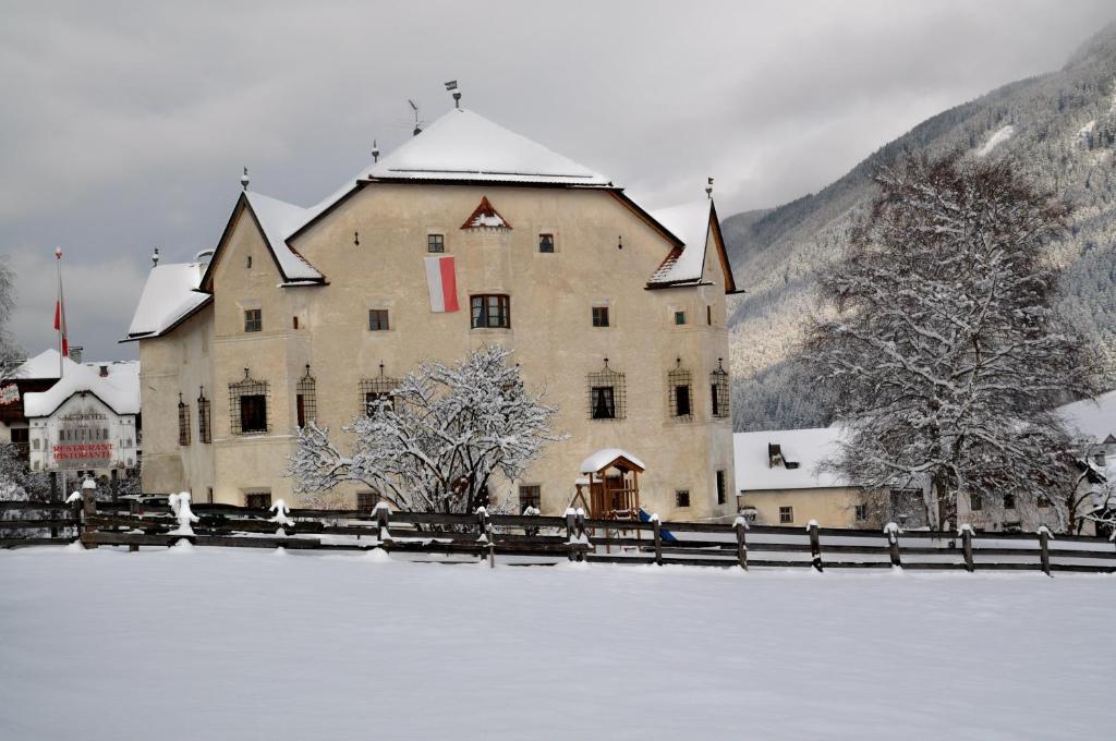 Ansitz Heufler Hotel Rasun di Sopra Exterior photo